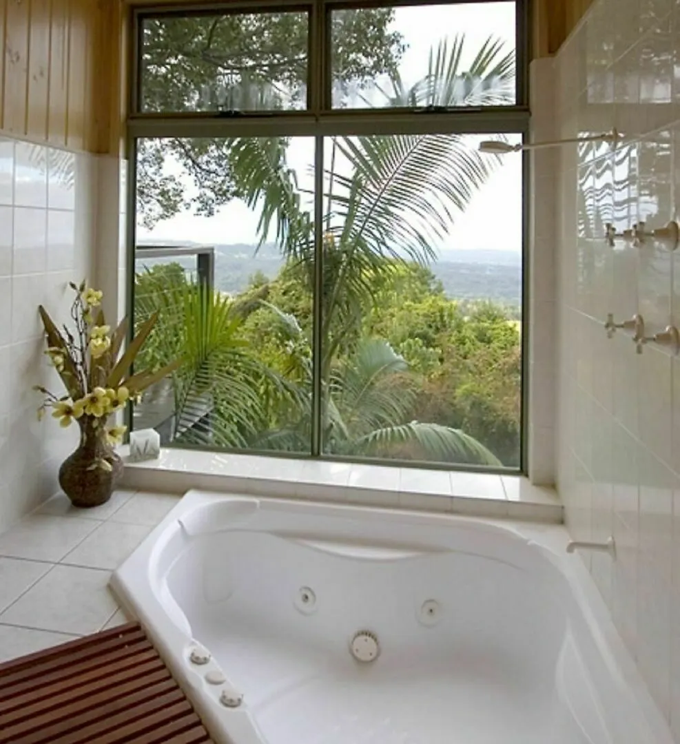 Treetops Seaview Montville Hotel